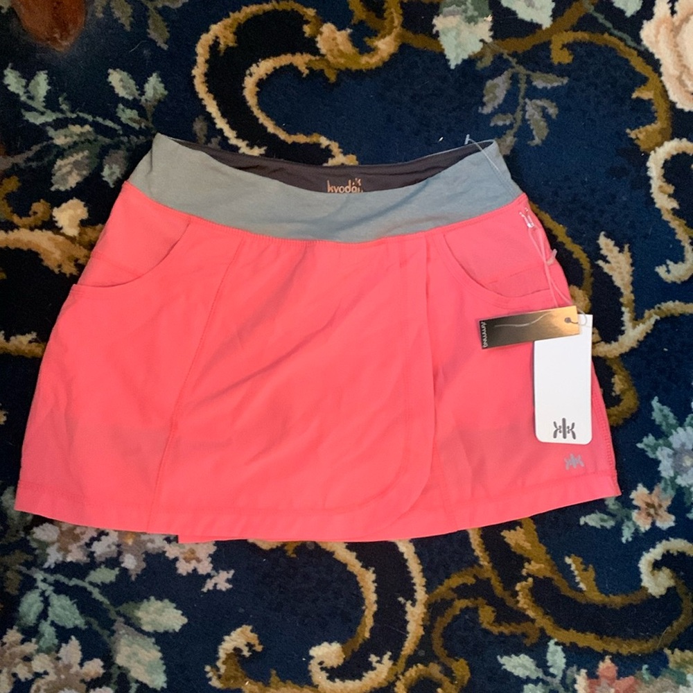 Kyodan skort with pockets in grey and melon